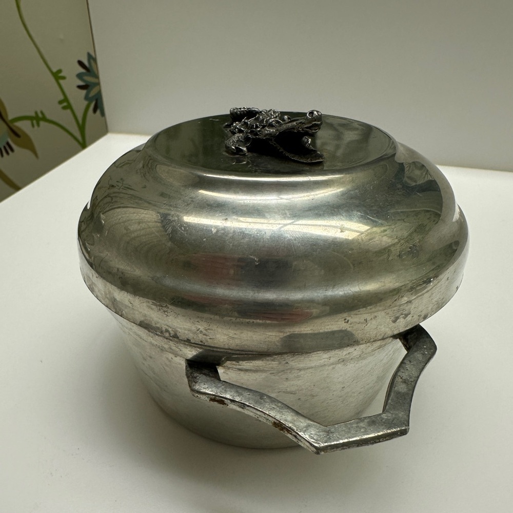 The King’s Pewter Box with Alligator on Top - Picture 6 of 6